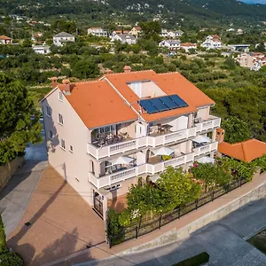 https://katarina-apartments.primorje-gorskikotar.com